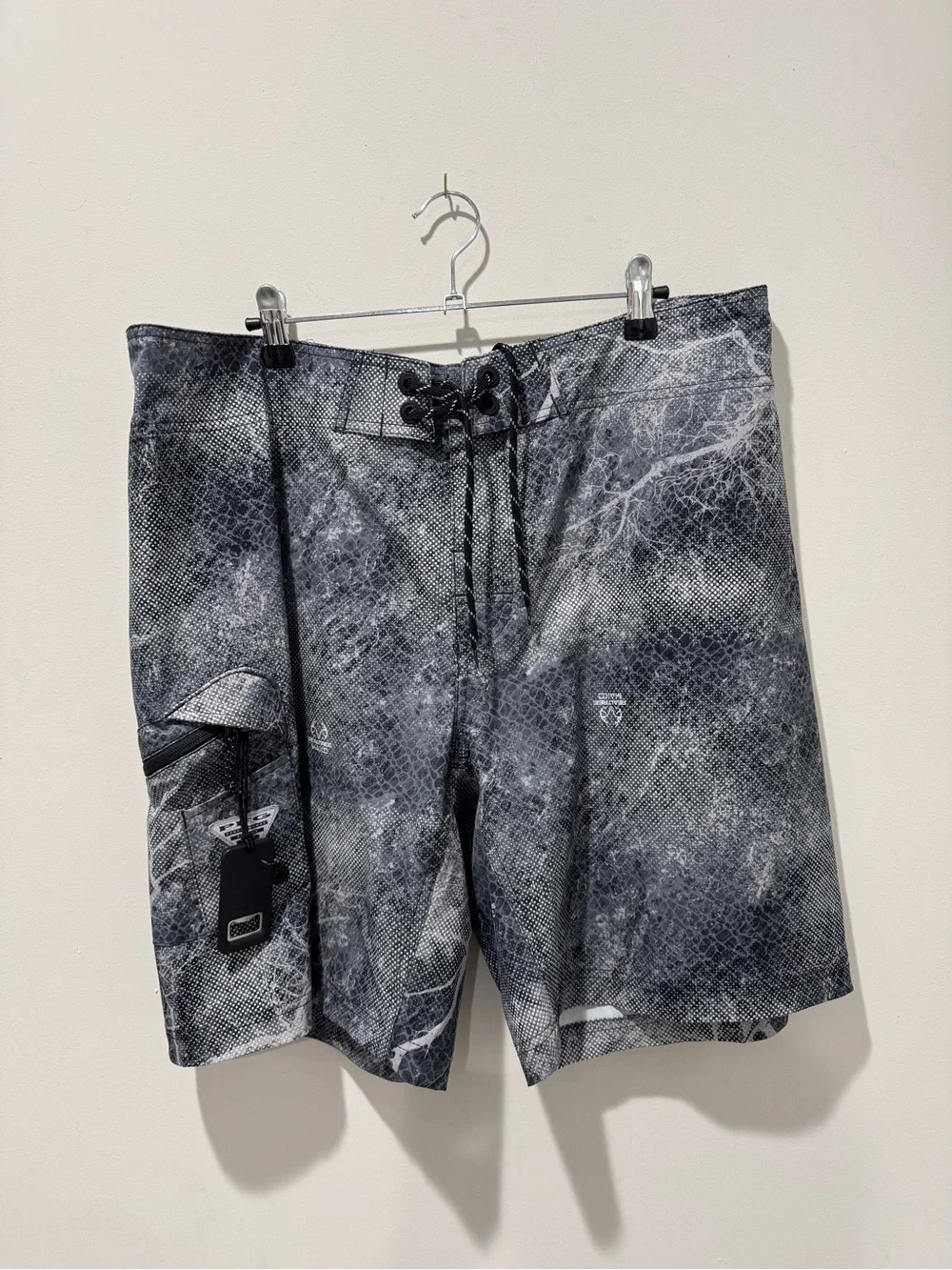 Columbia Men's Black & Gray Marble-Print Swim Board Shorts